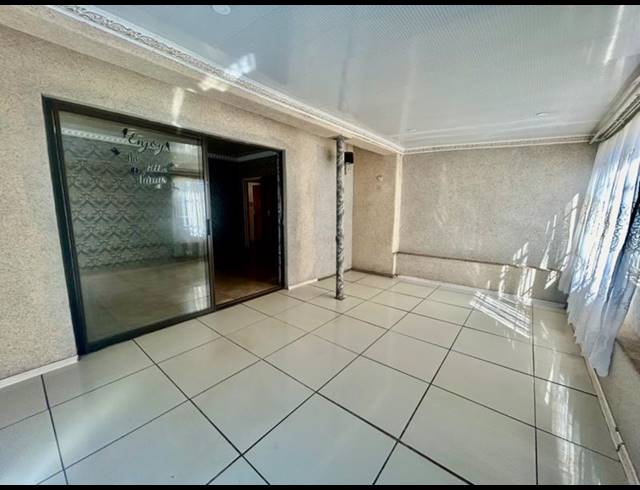 3 BEDROOM HOUSE FOR SALE IN VANDERBIJLPARK CW 2